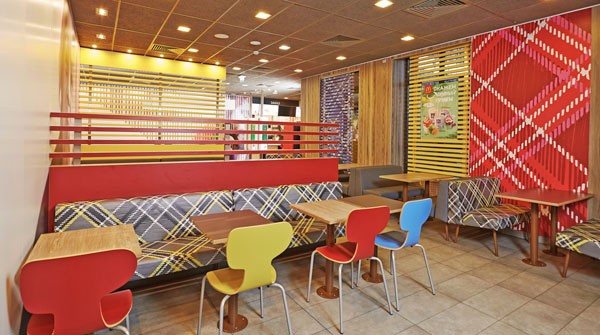Мебель производства Orgspace в ресторане McDonalds