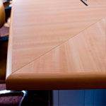 Конференц-стол из натурального шпона, изготовленный по индивидуальному проекту