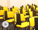 Откидные столики стульев KENDO в тренинг-классе Тинькофф Банка