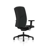 Офисное кресло reMIX с черными подлокотниками, базой и задним кожухом спинки